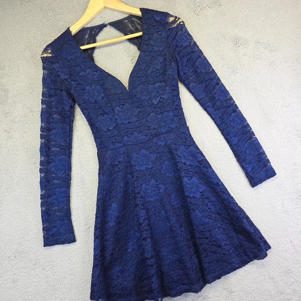 Trixxi Dress Womens XS‎ Blue V Neck Lace Overlay Keyhole Back Cocktail Night Out